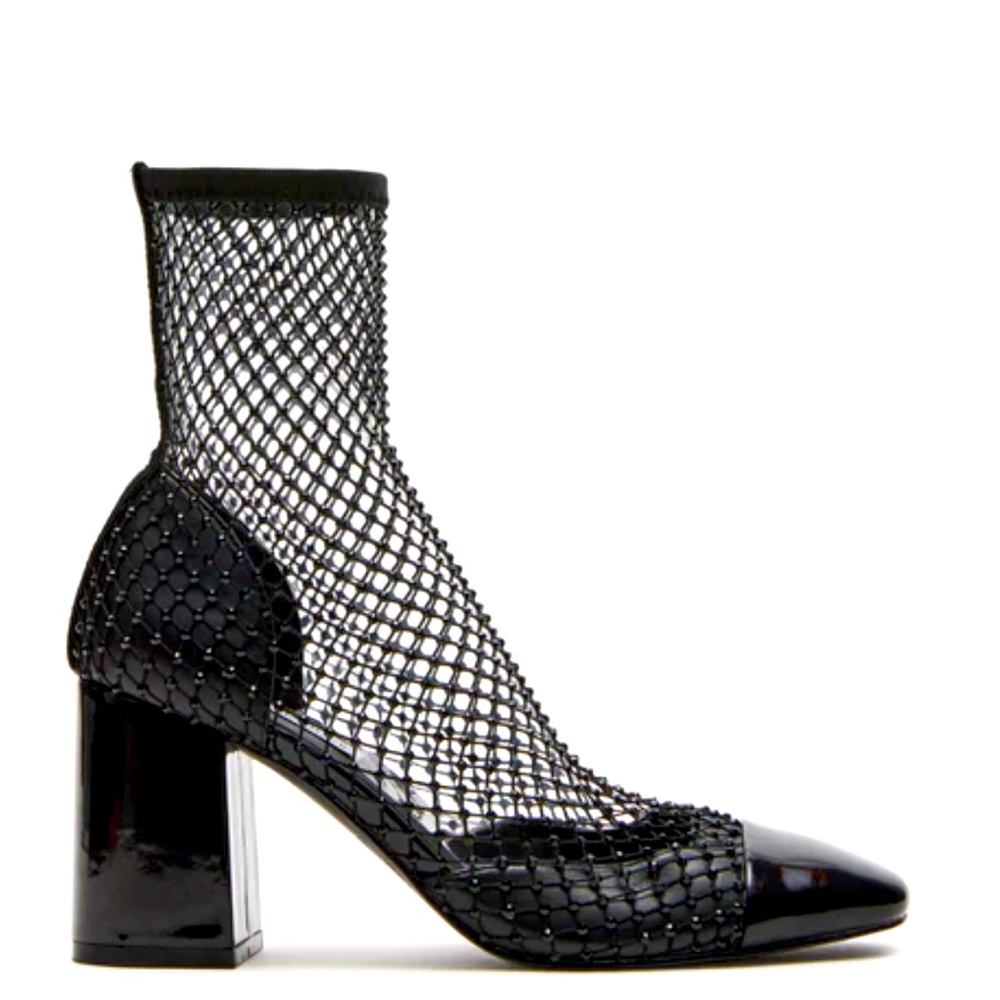 Brand new Steve Madden collab w/ Lori Laughlin size 6m black bootie